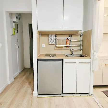 Apt Cosy Au Village St Martin 파리
